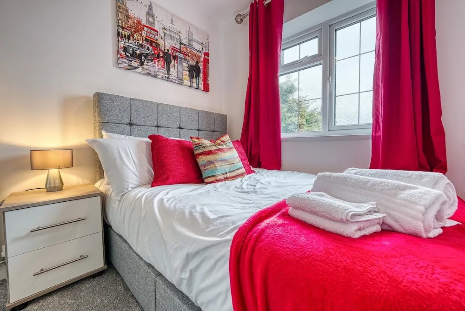 Modern 3 Bedroom 2 Bath Hse with Parking