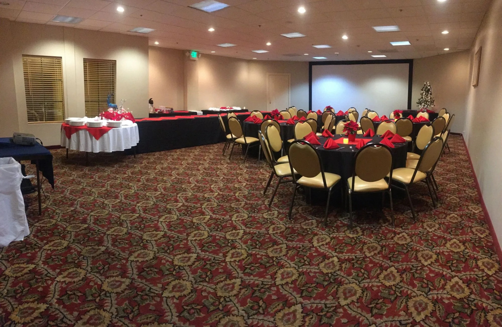 Vinland Hotel and Lounge