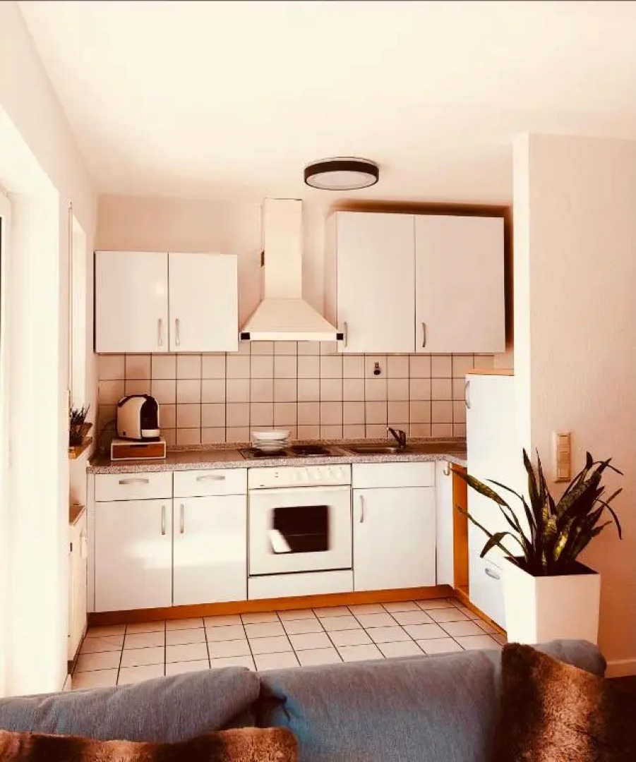 Cozy Lake Nest with Netflix