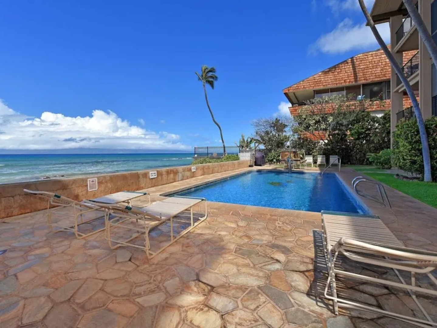 Lower Honoapiilani Condo Unit #404 2 Bedrooms 2 Bathrooms Condo