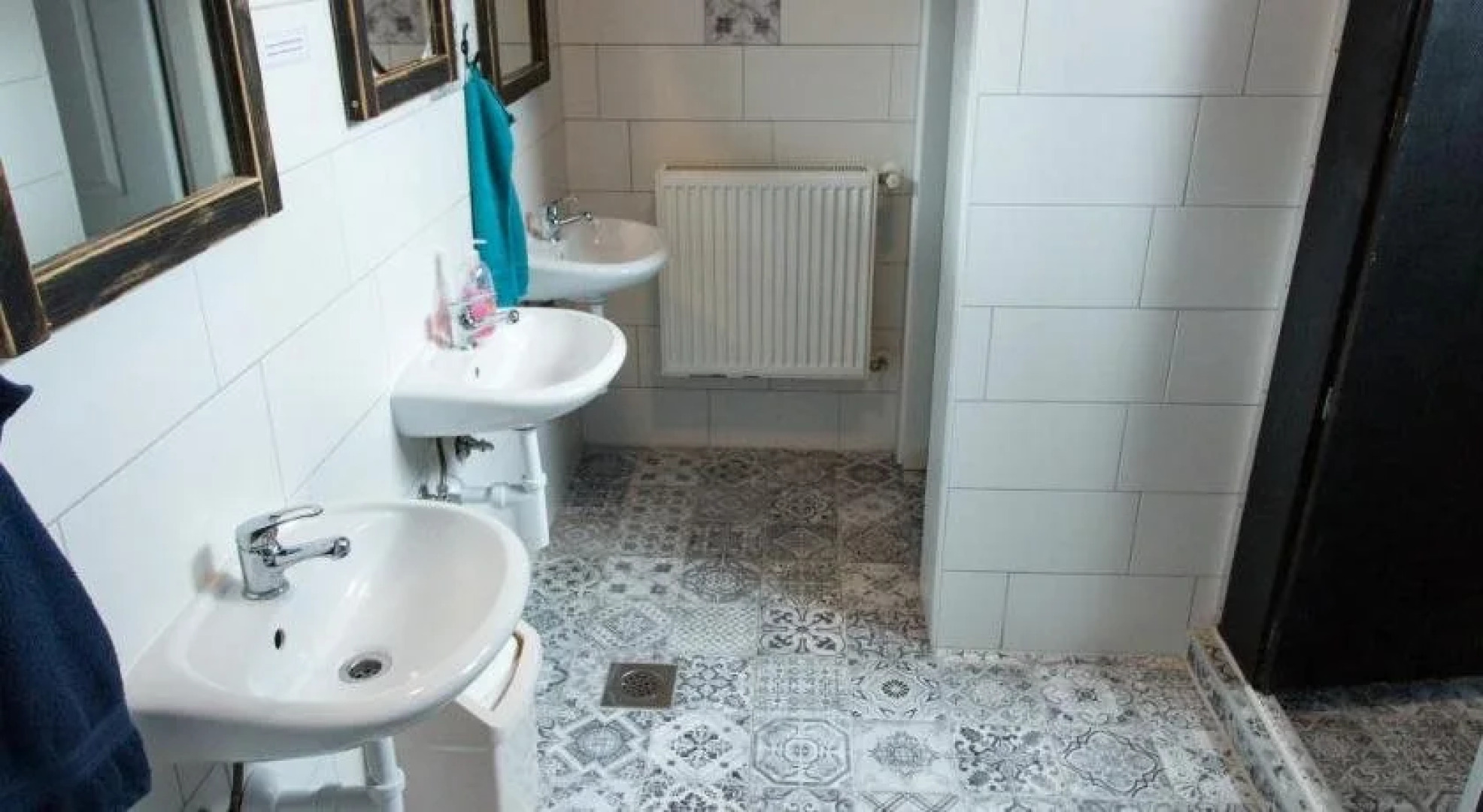 Falling Lakes Hostel