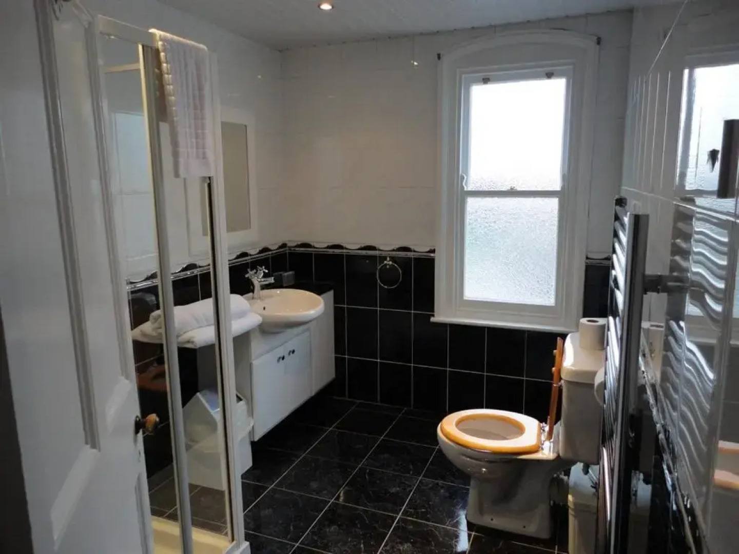 Albert & Victoria Hotel