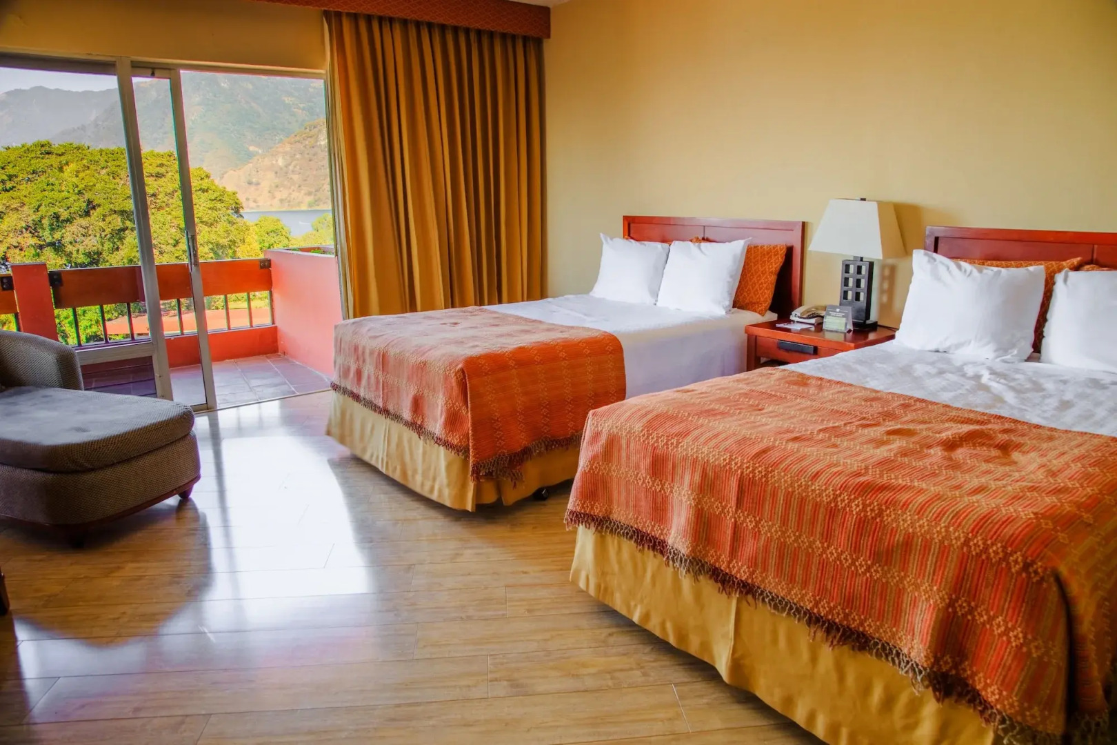 Porta Hotel del Lago