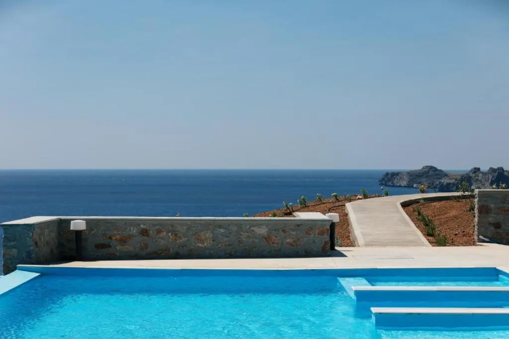 Seafront luxury villa with infinity pool & devine views!
