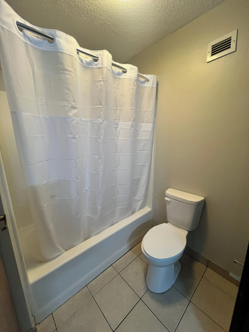 LakeWood Inn & Suites