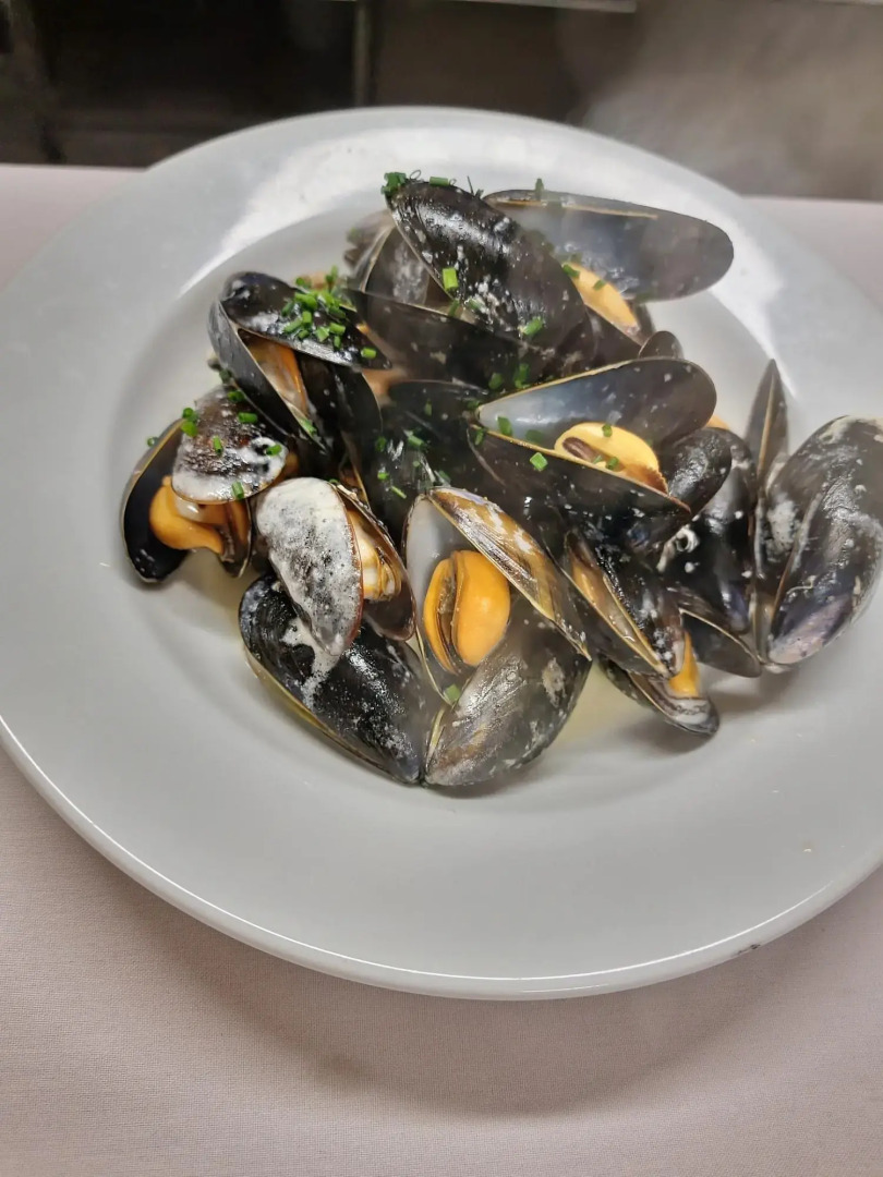 Holly Tree Hotel, Swimming Pool & Hot Tub