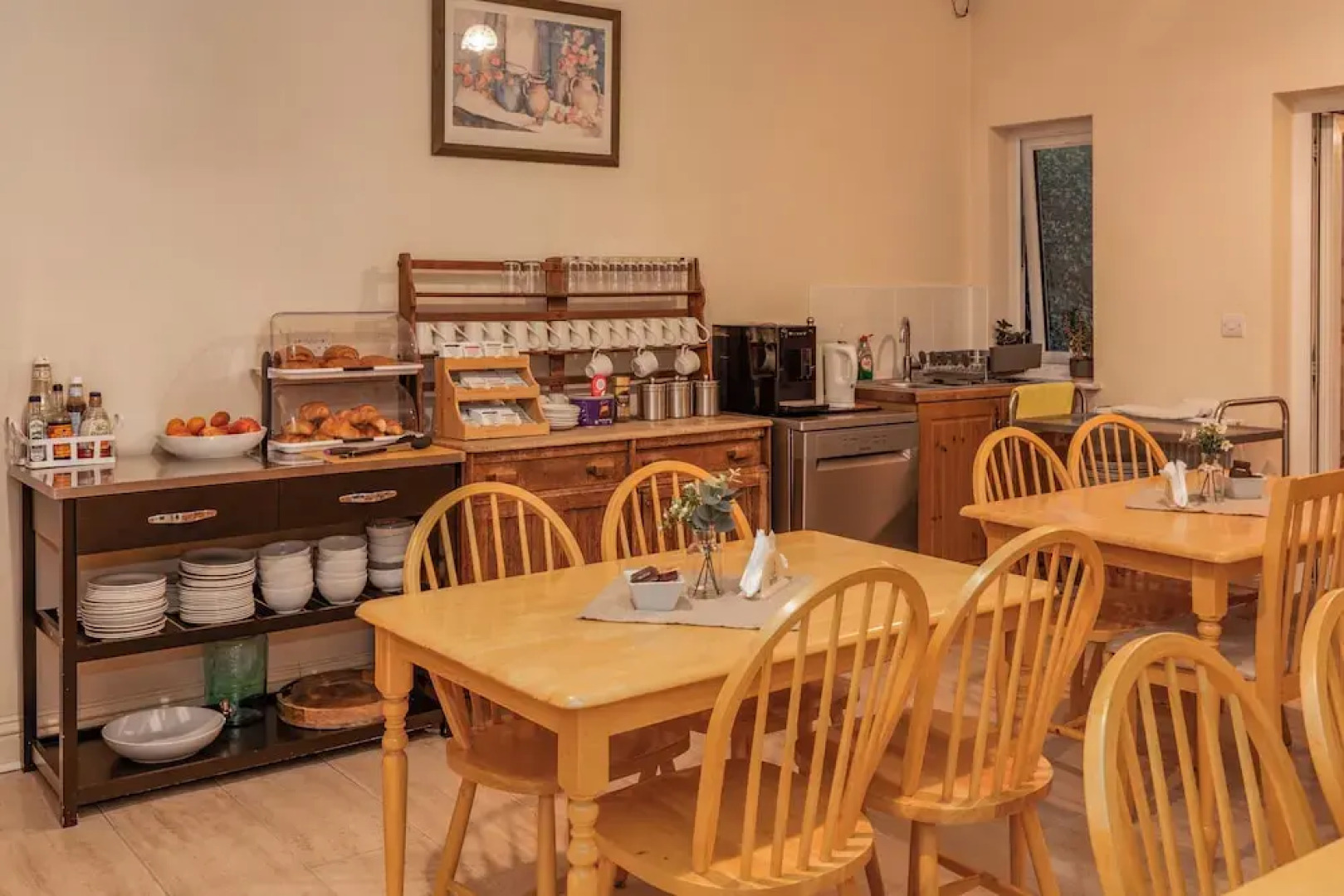 Ricky Road Guest House - Budget