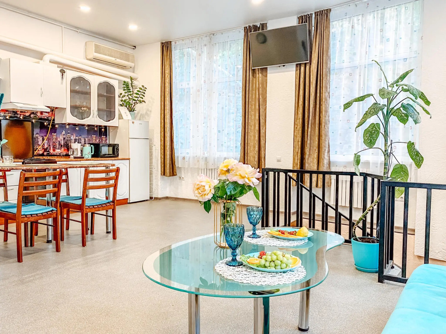 Апартаменты Счастье жить в центре Севастополя на ул. Большая Морская, д.41