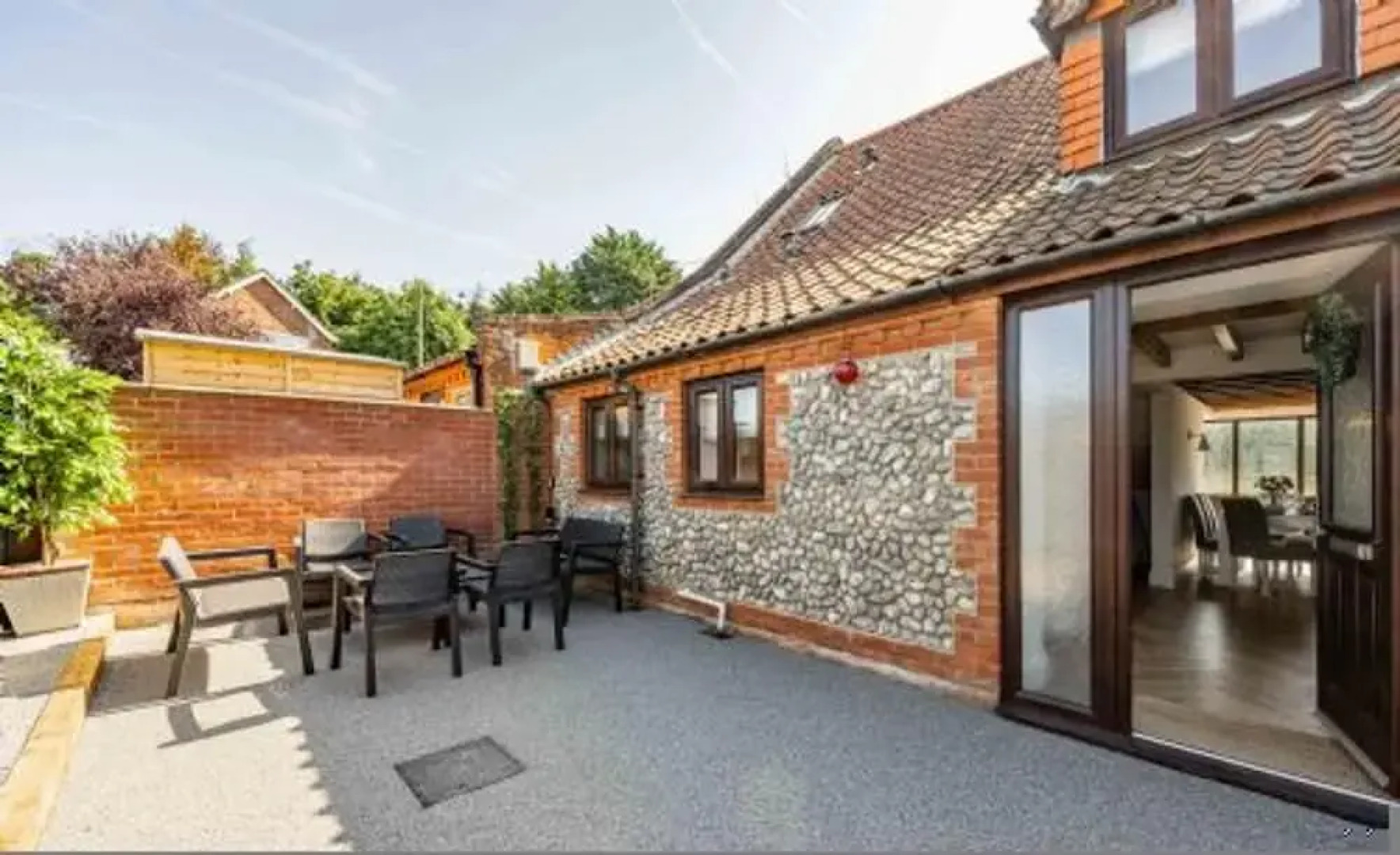 Host Stay Fender Cottage