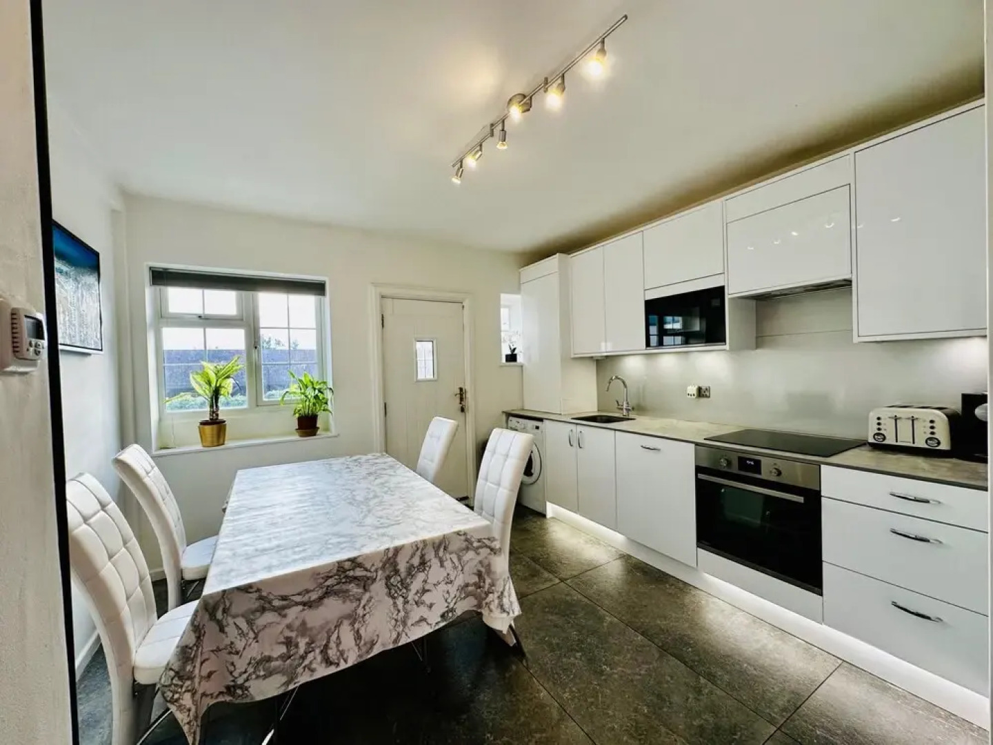 Gerrardscross-sleeps4-parking-petfriendly-wembley