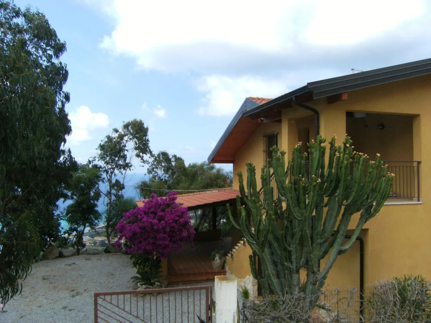 Apartment With 3 Bedrooms in Zambrone, With Wonderful sea View, Enclos