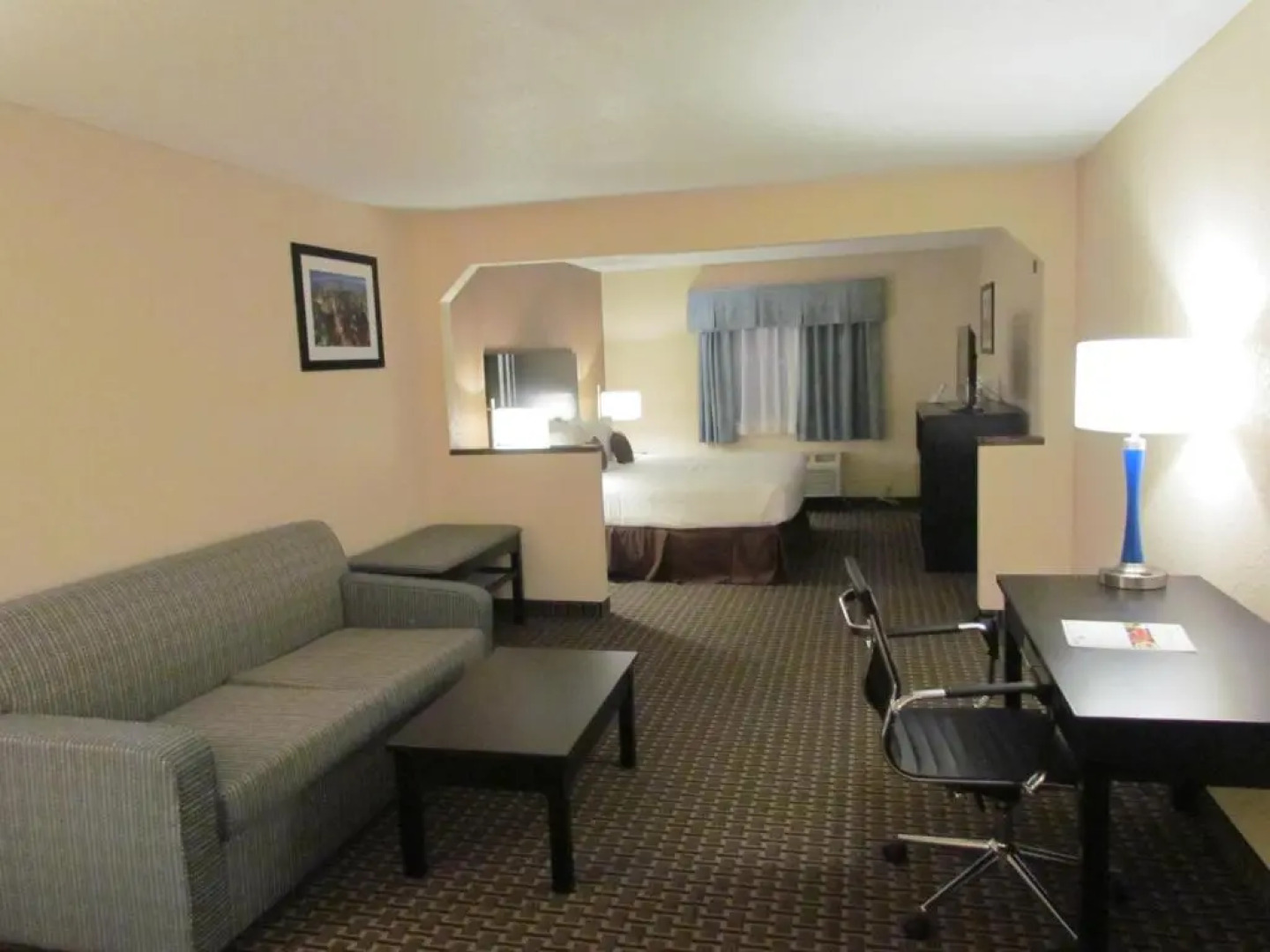 The Armada Inn & Suites Glendale Heights