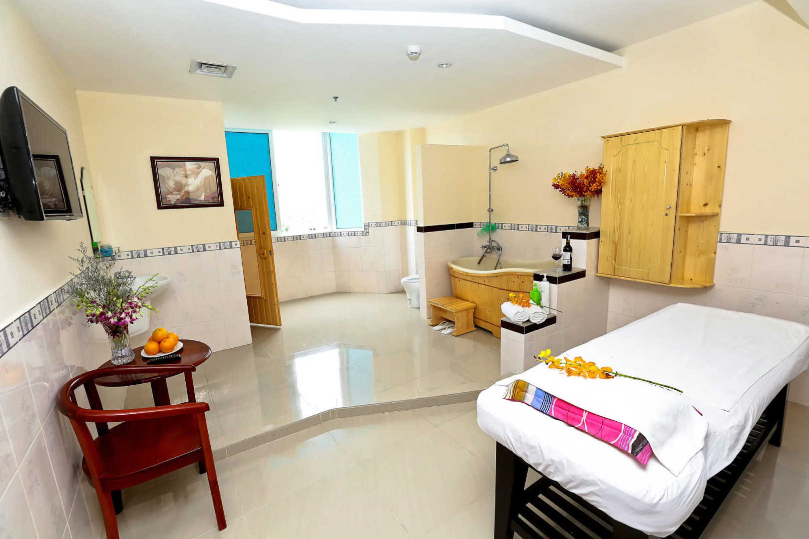 Van Phat Riverside Hotel