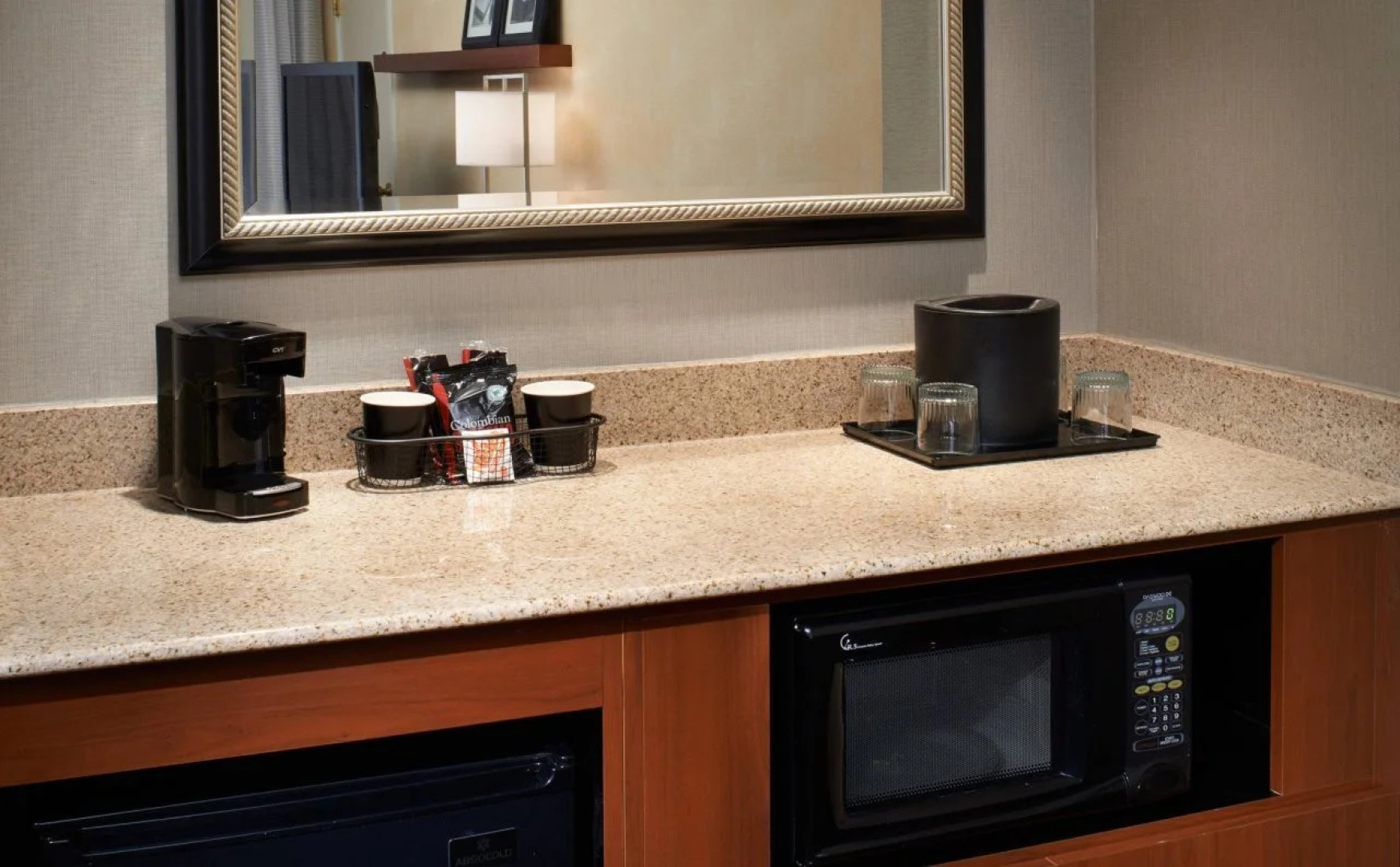 Courtyard by Marriott Detroit Dearborn