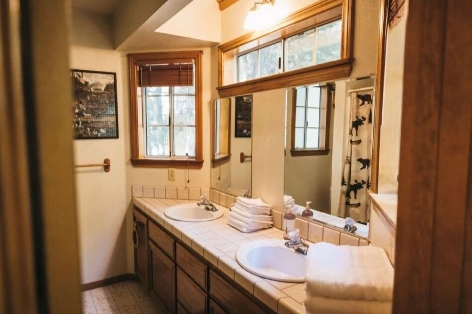 Charming Woodsy Hideaway 3 Bedroom Home by Redawning