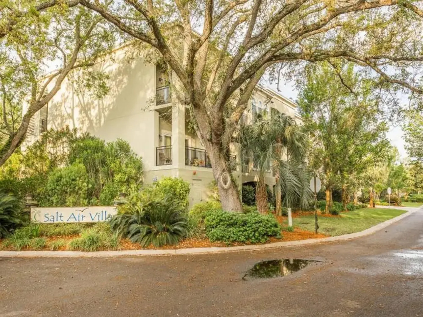 Salt Air Villas by Hodnett Cooper