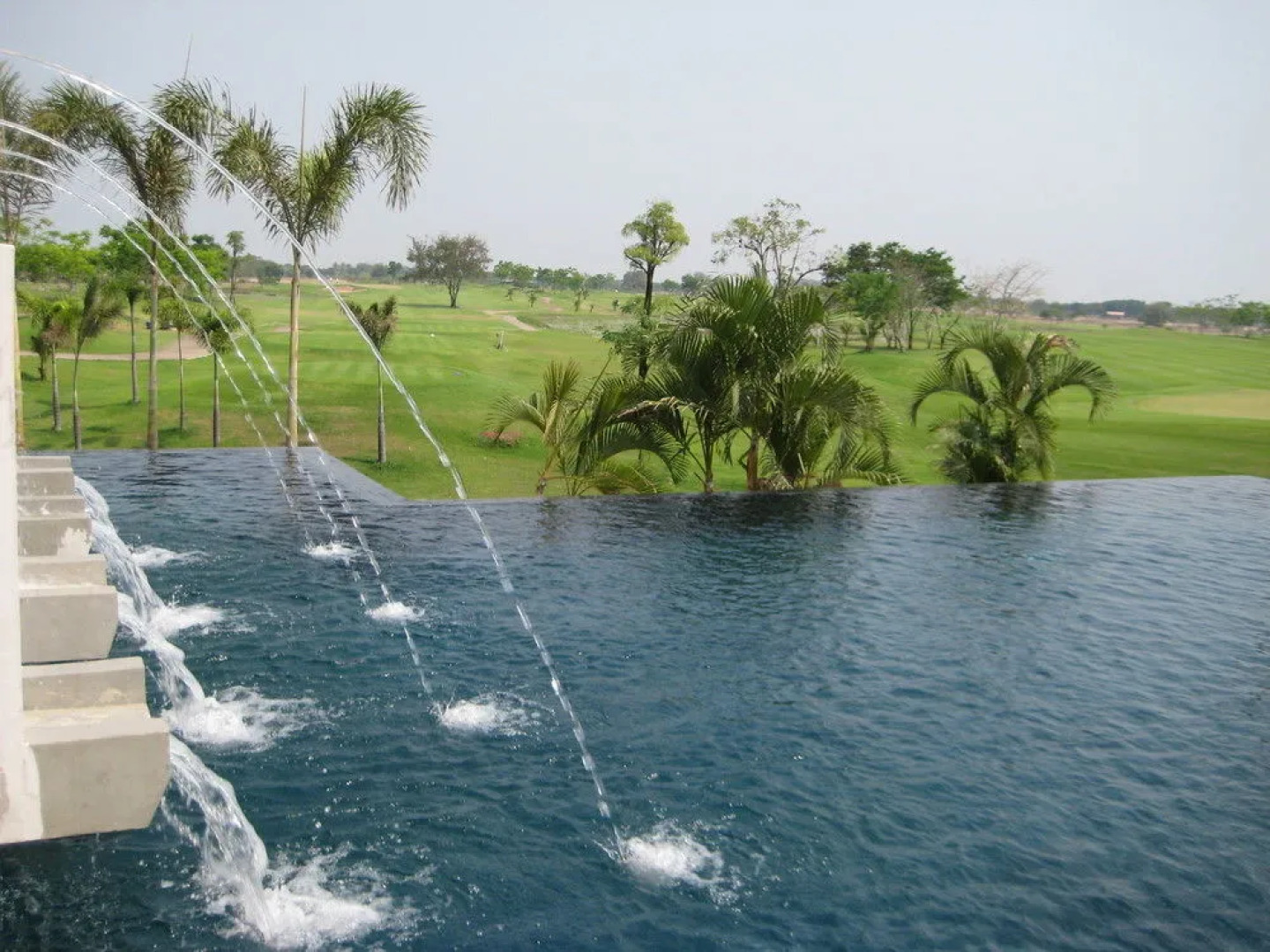 Uniland Golf & Resort