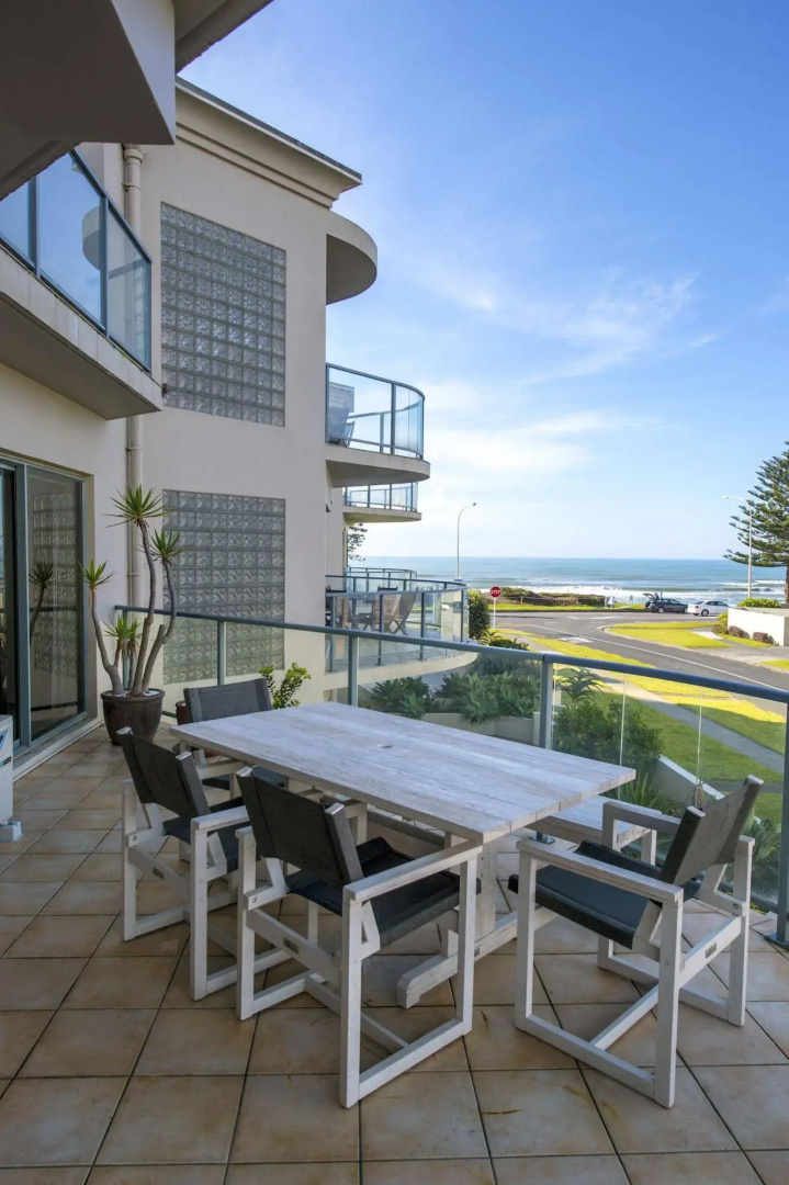 The Reef Beachfront Apartments
