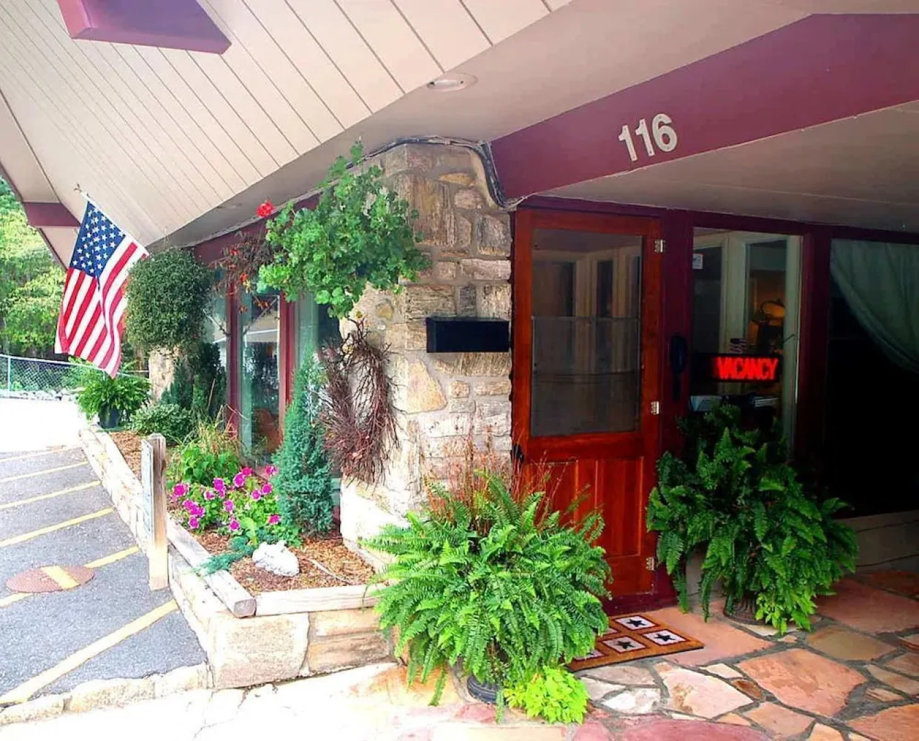 Cliff Dwellers Inn