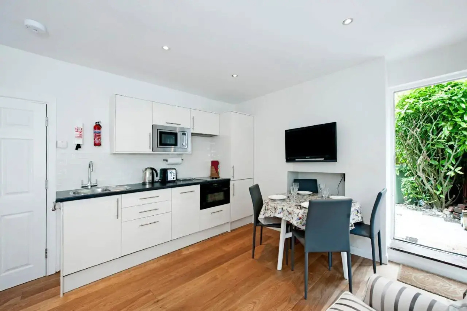 The Apartment, 24 West End Terrace, Winchester