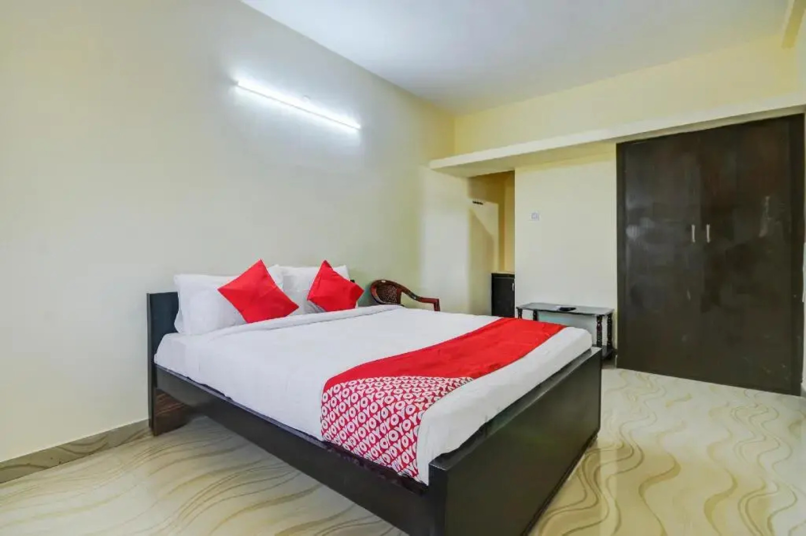 Aruthraa Residency by OYO Rooms