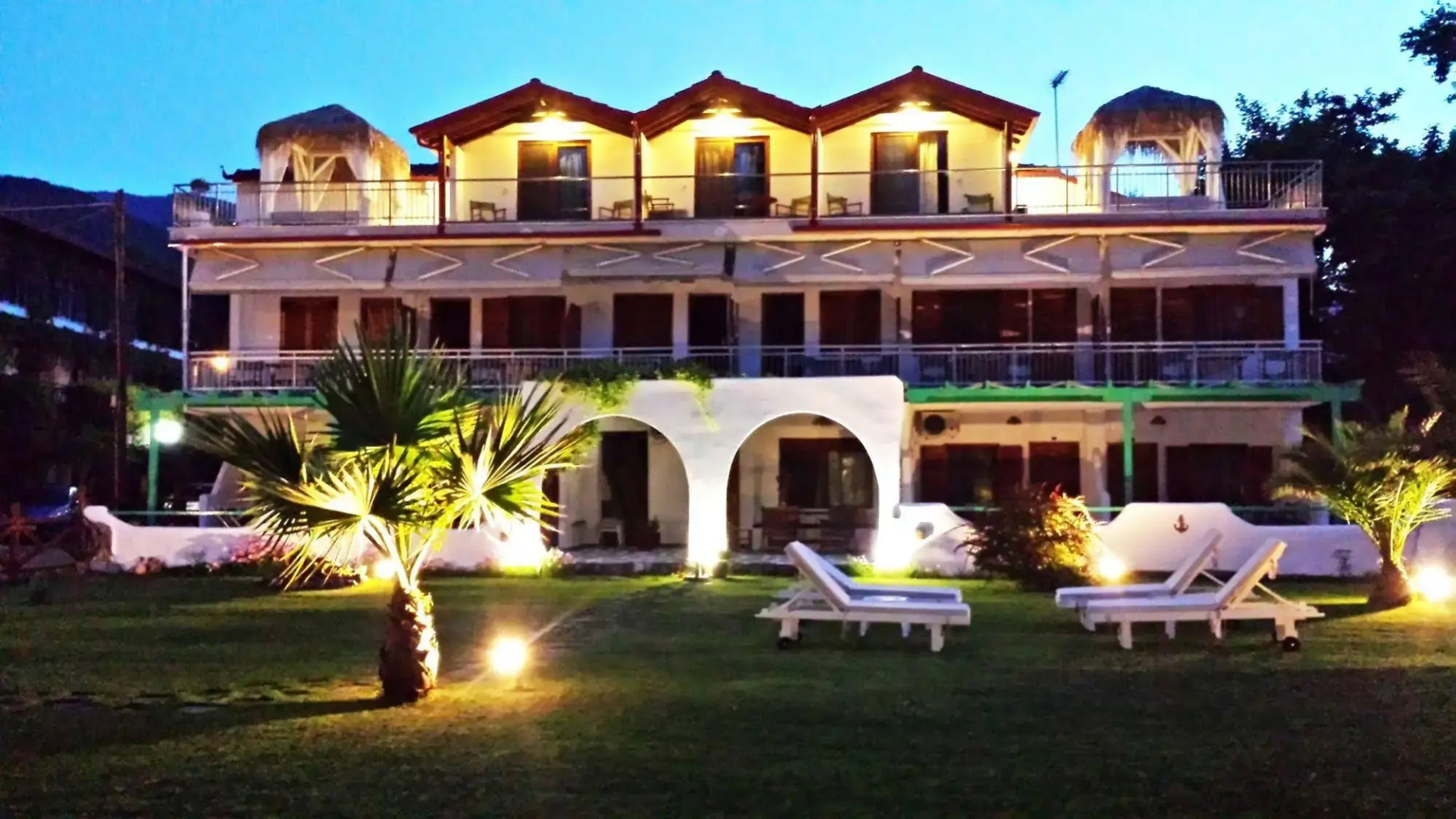 Studios & Apartments Efrosini