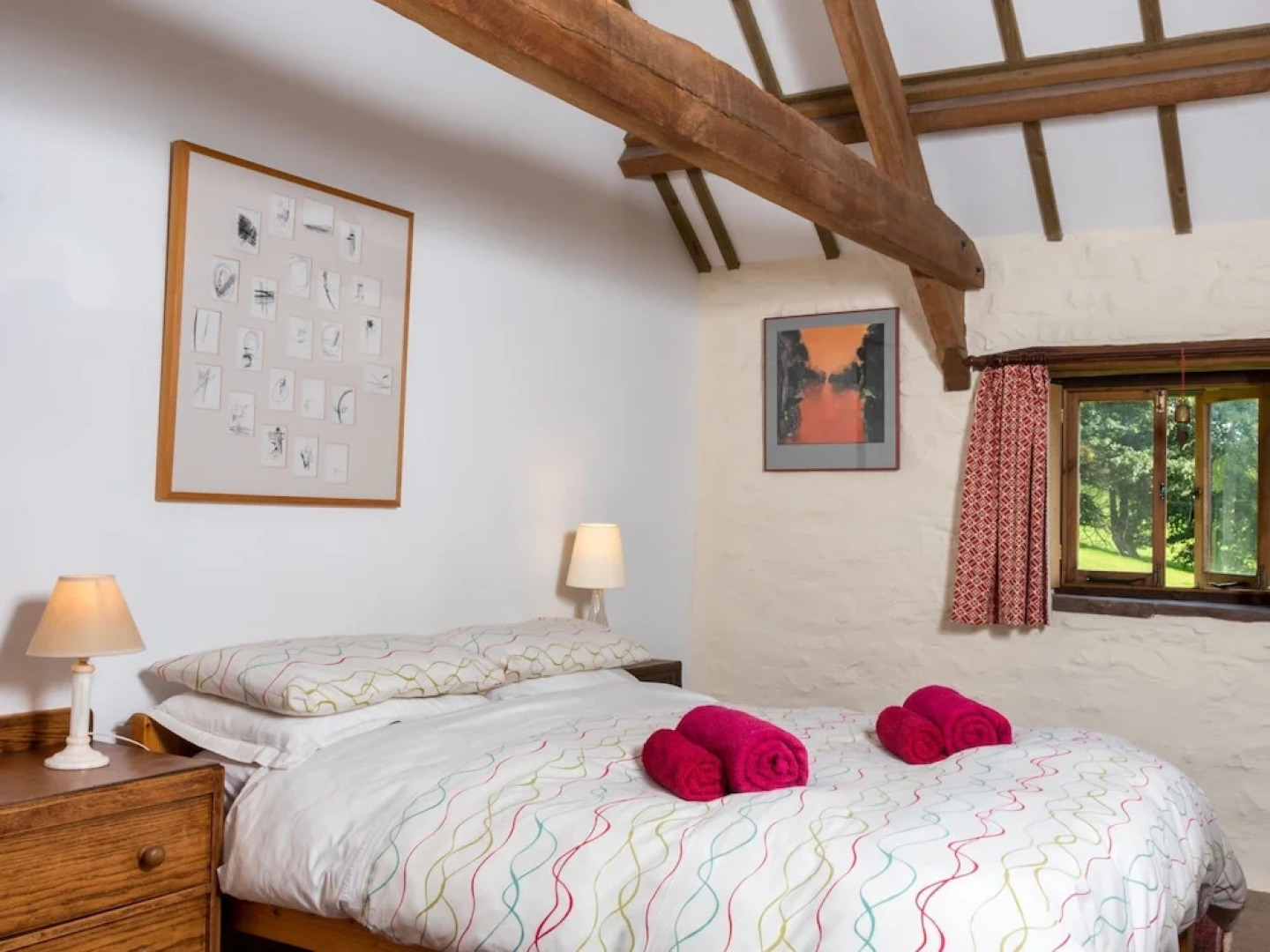 Cosy Cottage With Authentic Fireplace in the Breathtaking Duffryn Valley