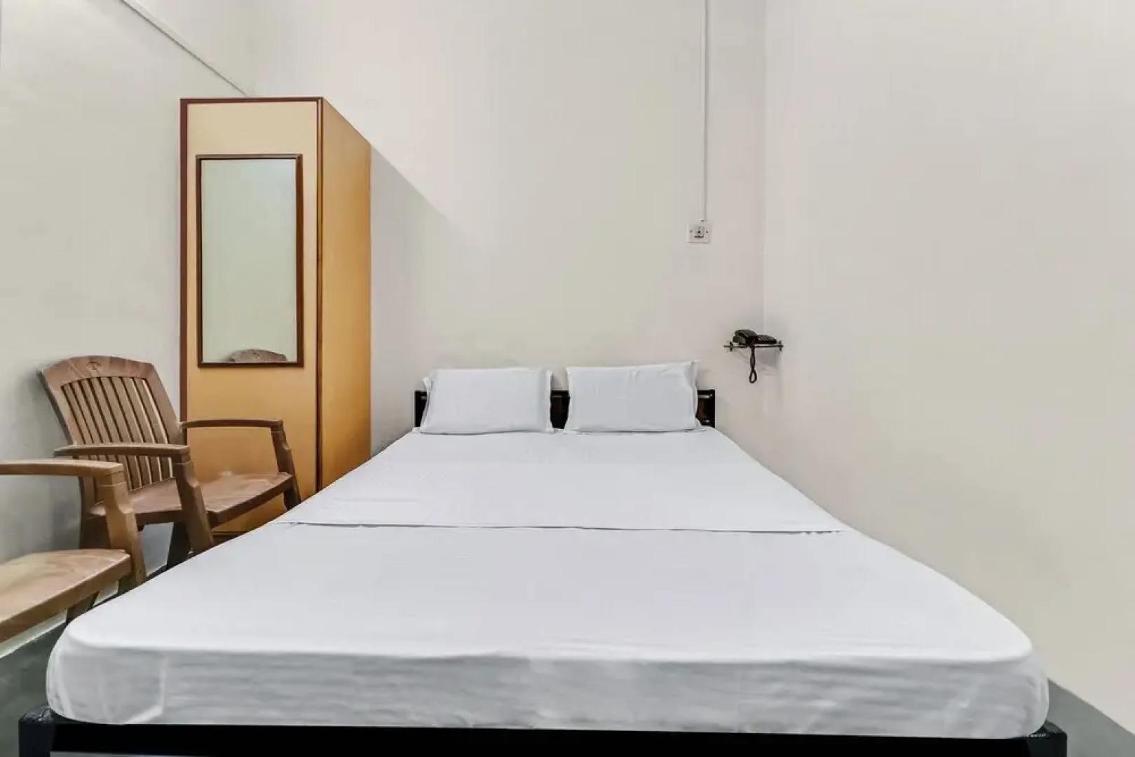 SPOT ON 44268 Shanthi Comforts