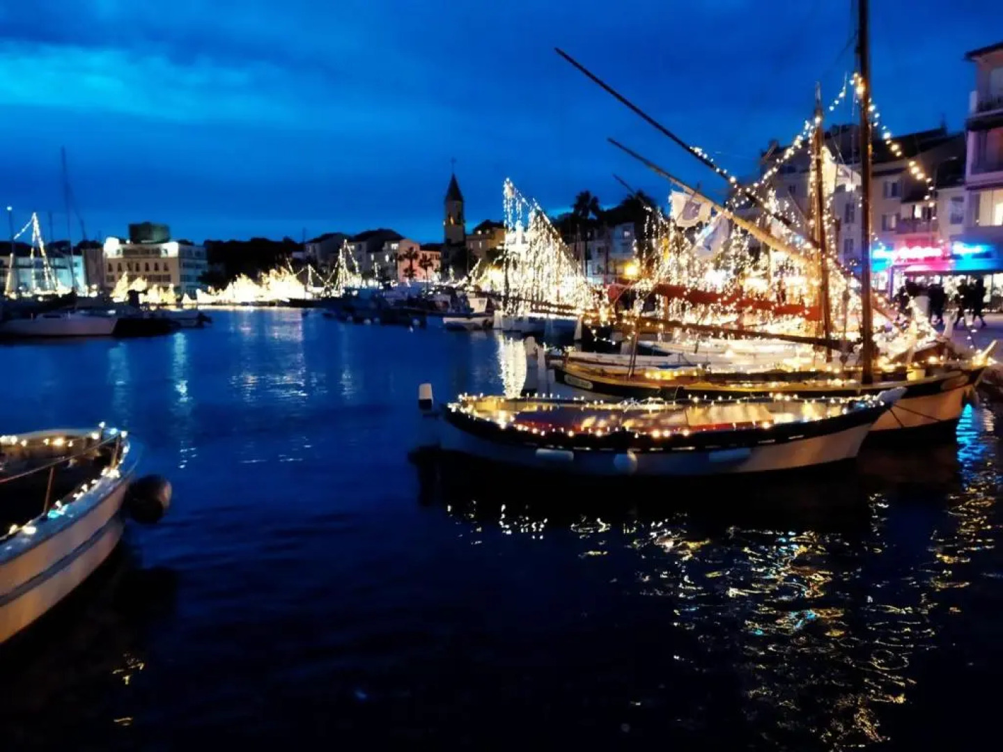 Sanary sur Mer Appartement 30m2 T2 avec terrasse Piscine 10min à pied de la plage