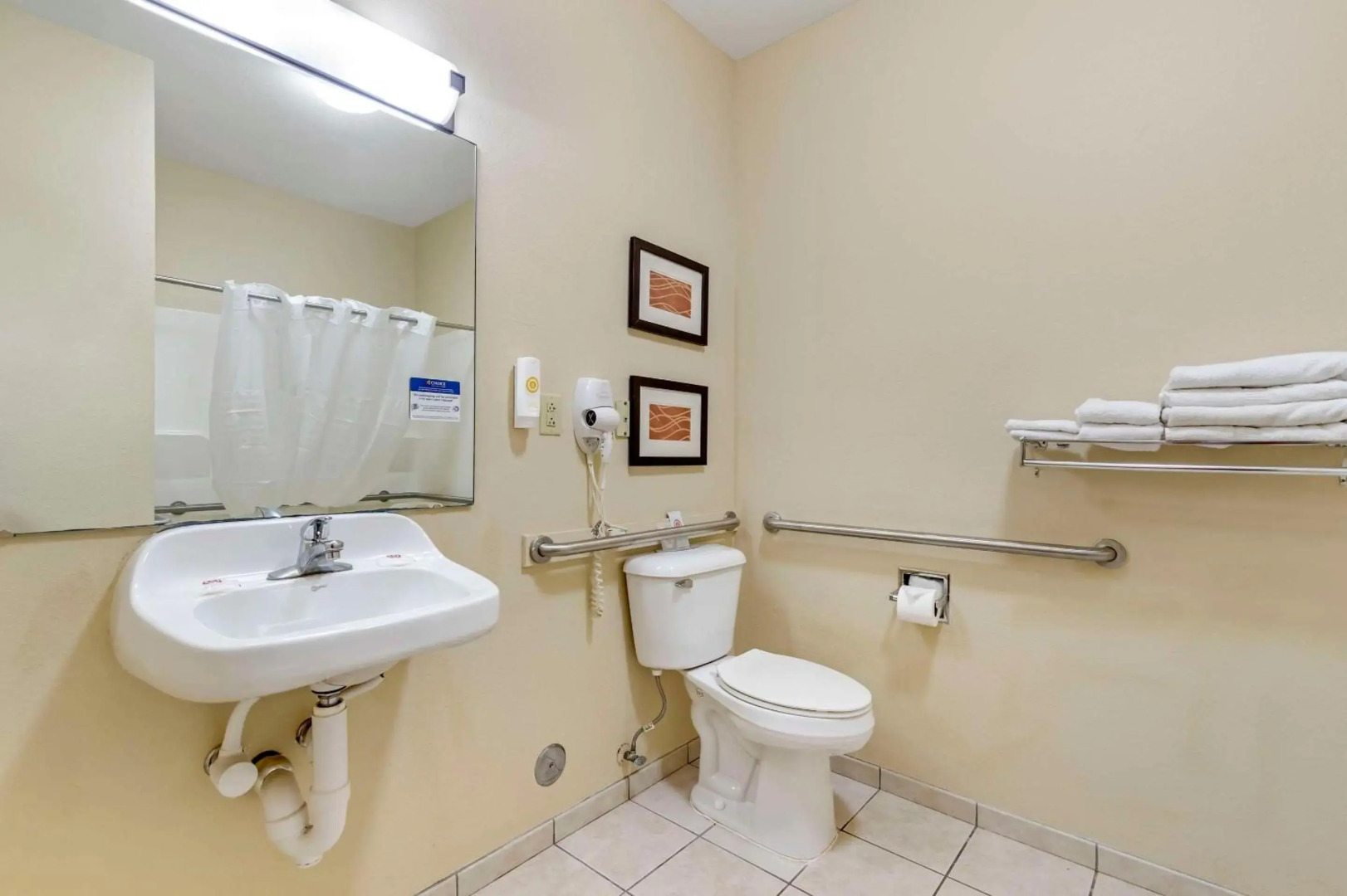 Comfort Inn & Suites East Moline near I-80