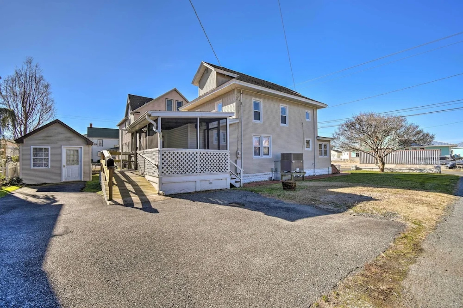 Chincoteague House w/ Enclosed Porch + Deck