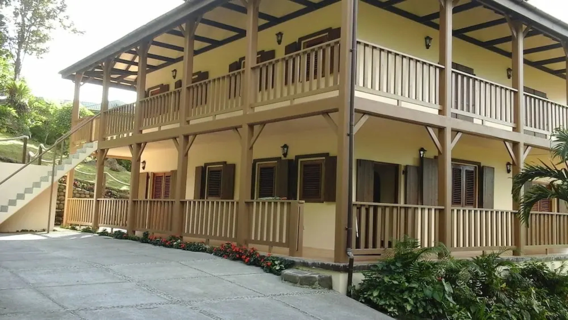 Trois Piton Apartments