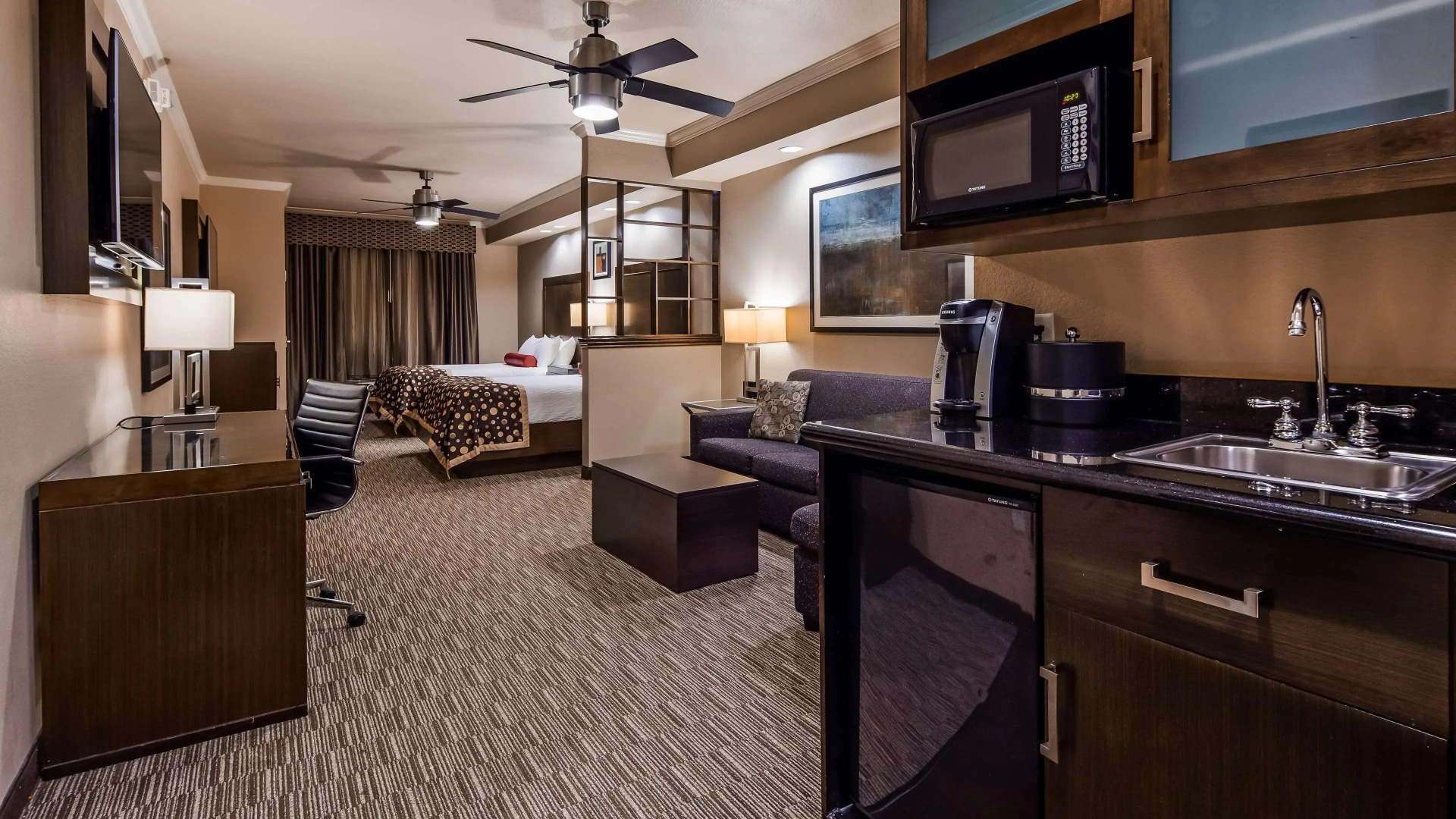 Best Western Premier Crown Chase Inn & Suites