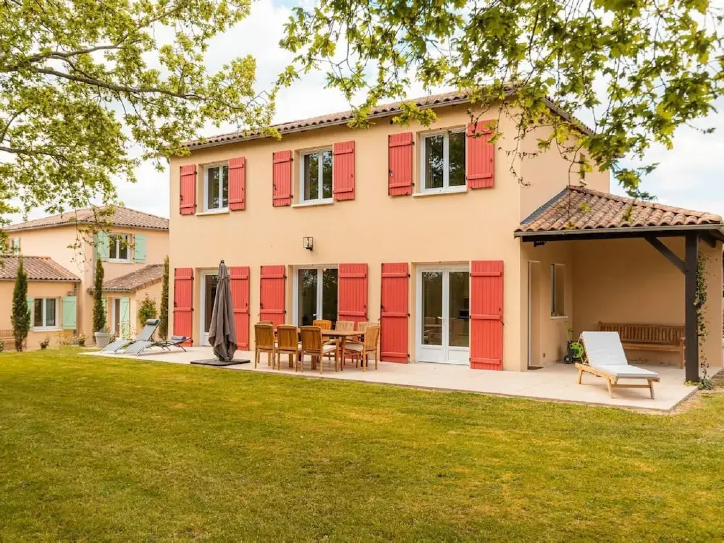Spacious and Modern Villa With Large Garden and BBQ Area