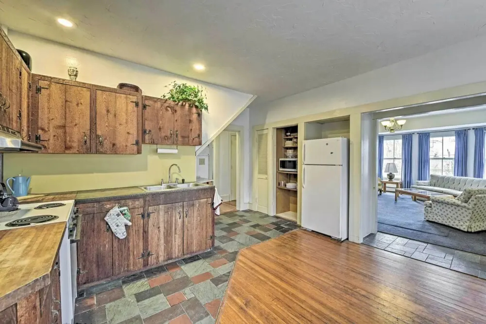 Apt on Vineyard Haven Near Nantucket Sound!