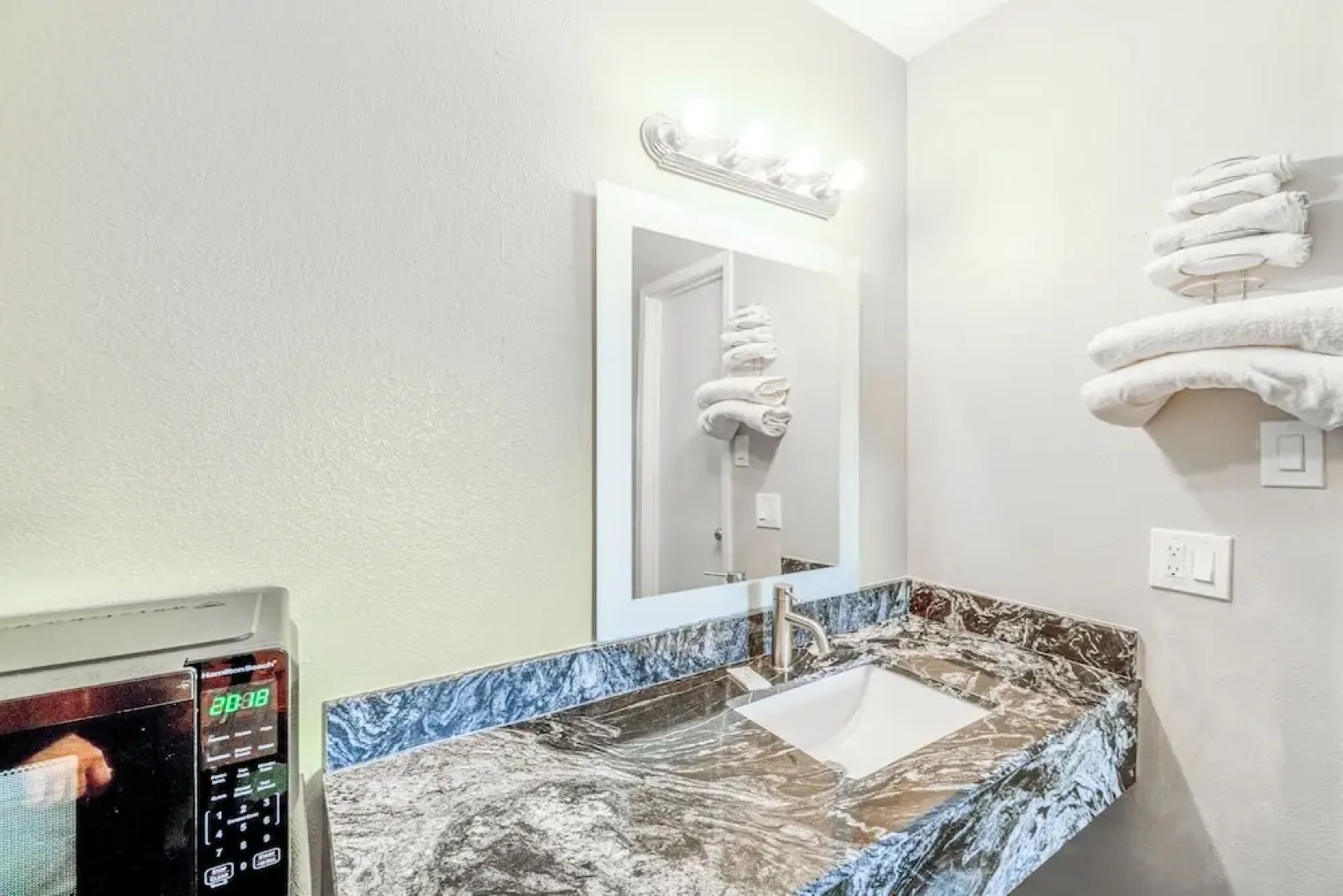 Regency Inn By OYO Rockdale TX