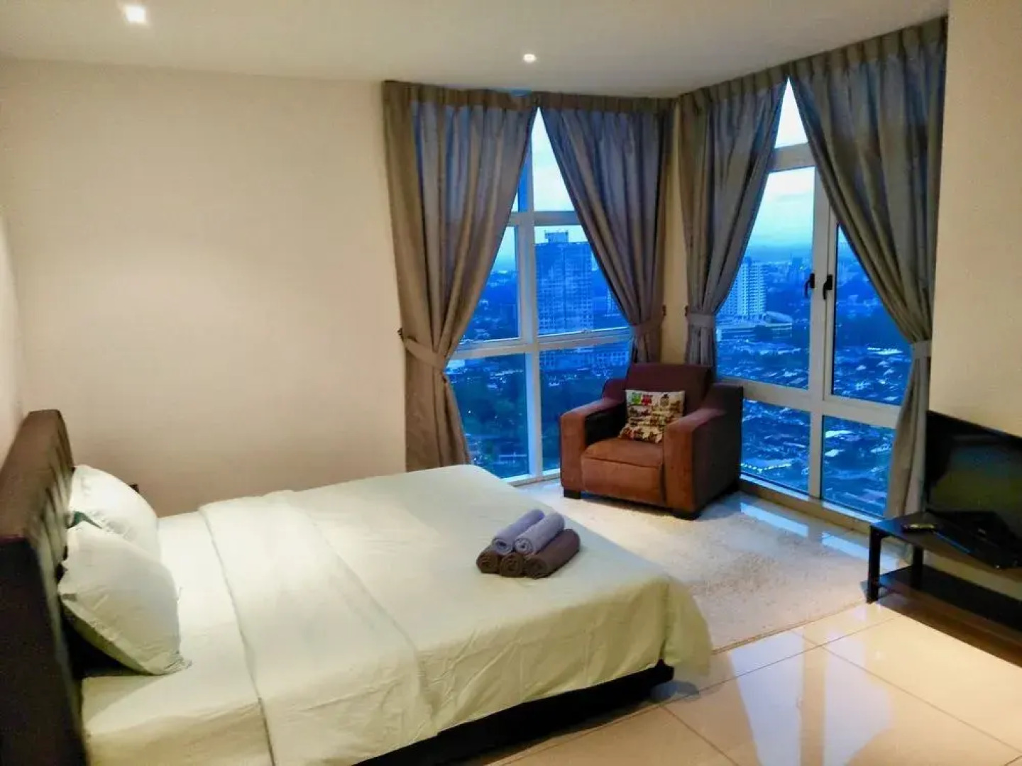 KSL JB City Sunrise View suite| NETFLIX |WIFI|6pax