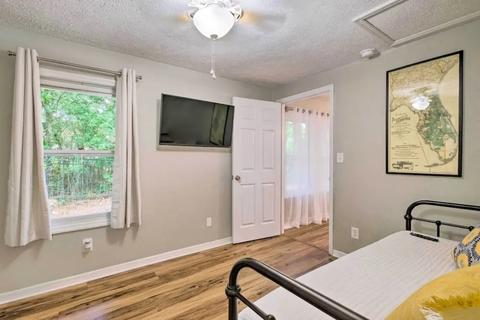 Cozy Ocala Home w/ Porch < 1 Mi to Downtown!