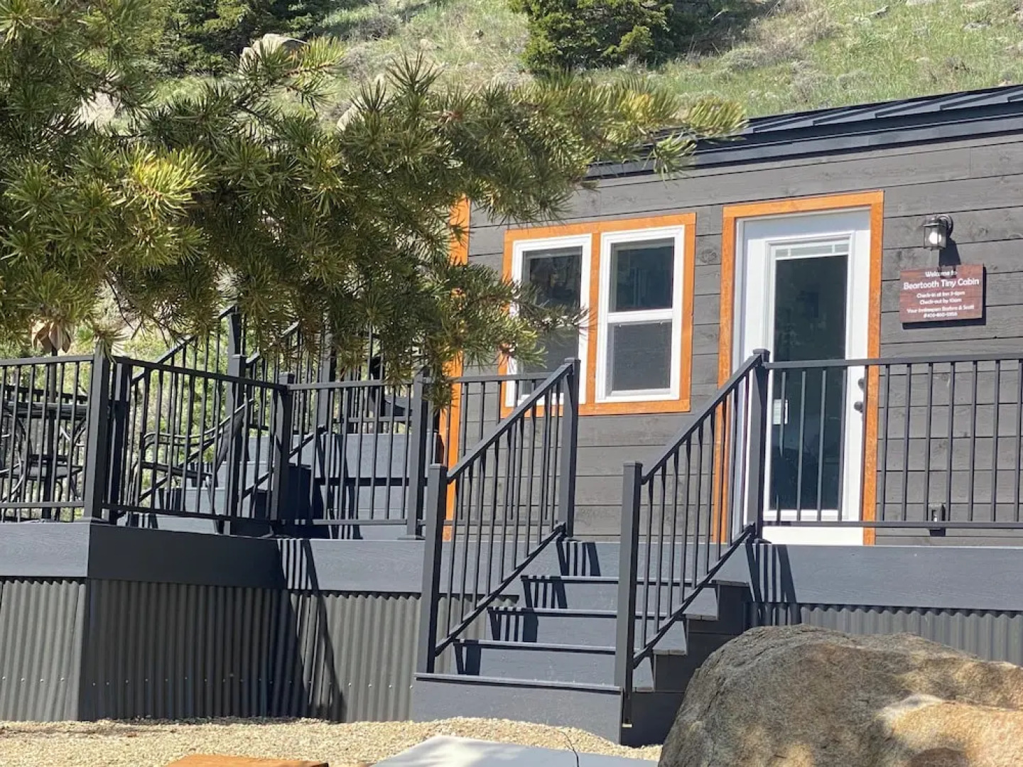 Two Bears Inn Bed & Breakfast