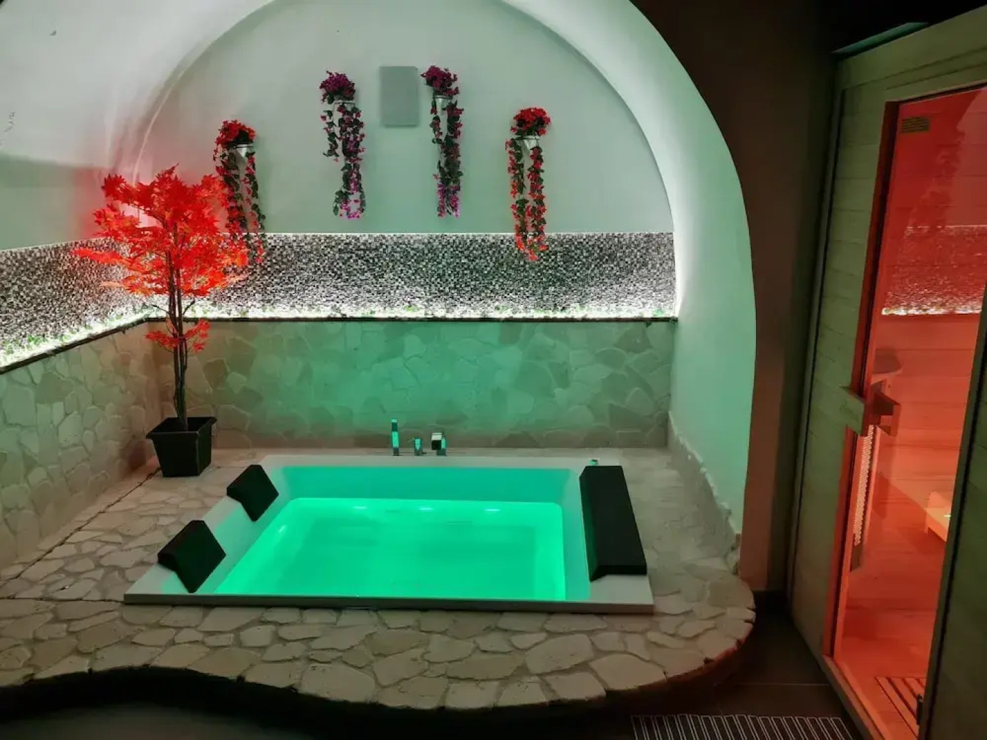 1-bed Cottage With Indoor hot tub and Sauna