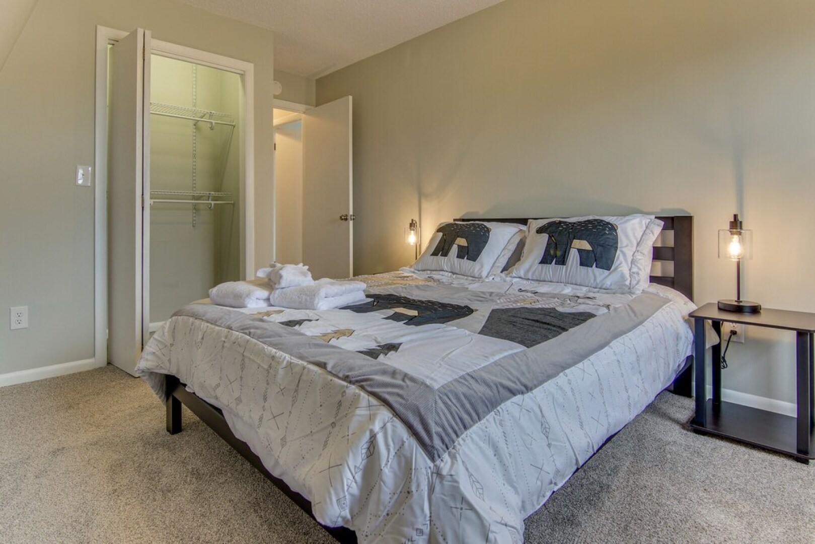 Dog-friendly Mills River Townhome: Fire Pit, Yard!