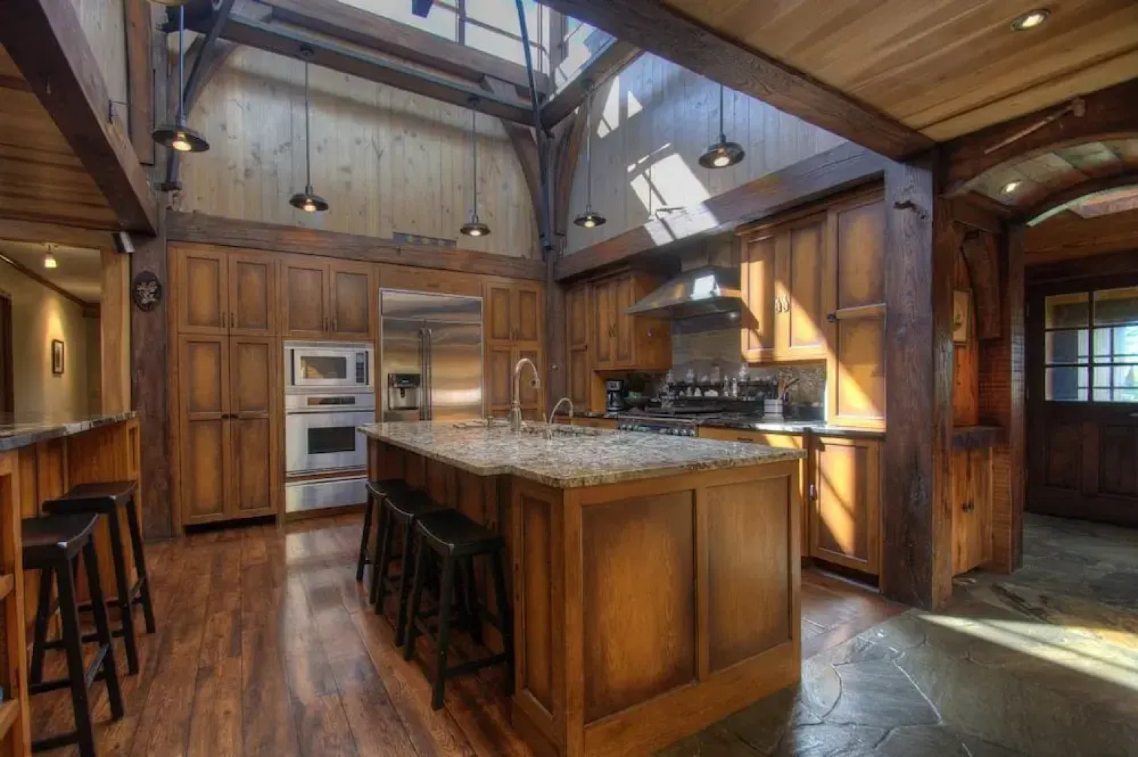 Bullhead Mountain Lodge - 8 Br Home