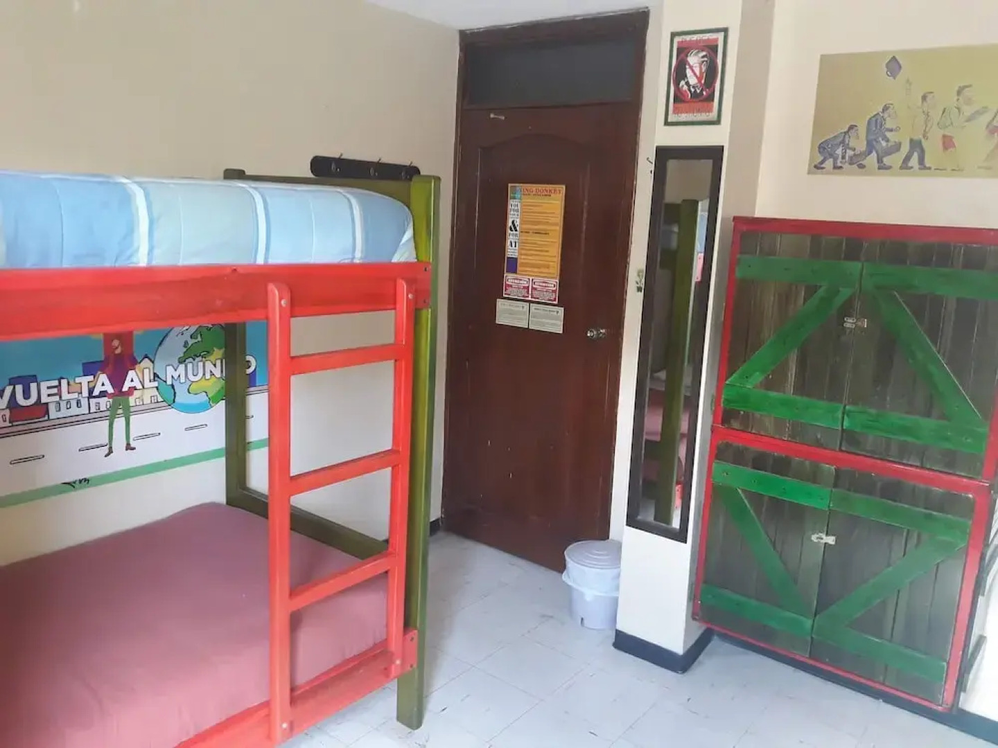 Flying Donkey Hostal - Hostel