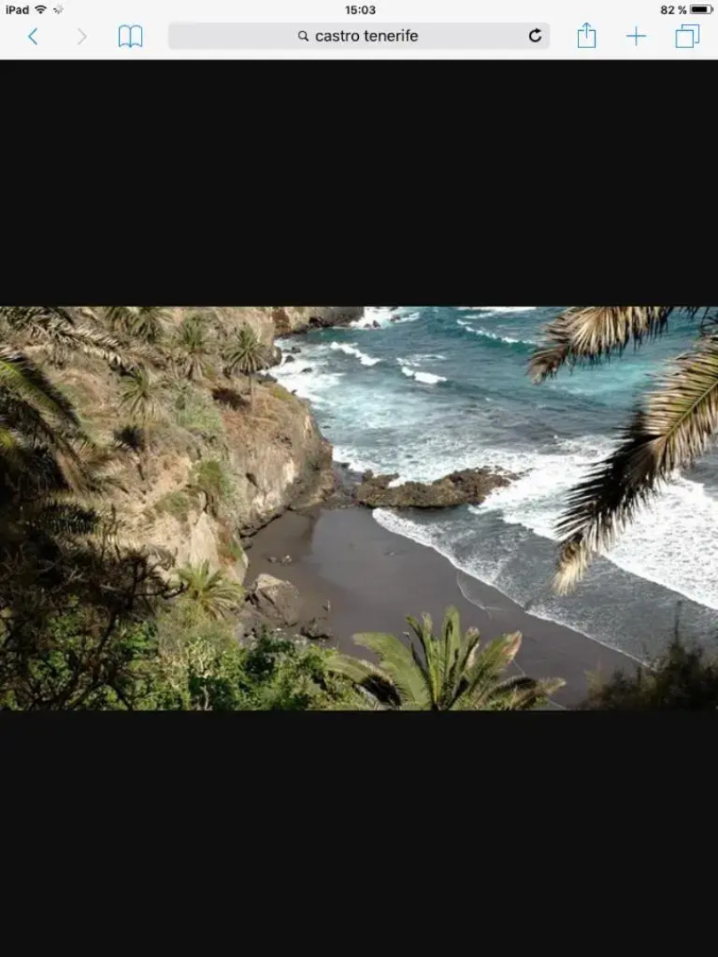 Villa in protected space in front of the sea