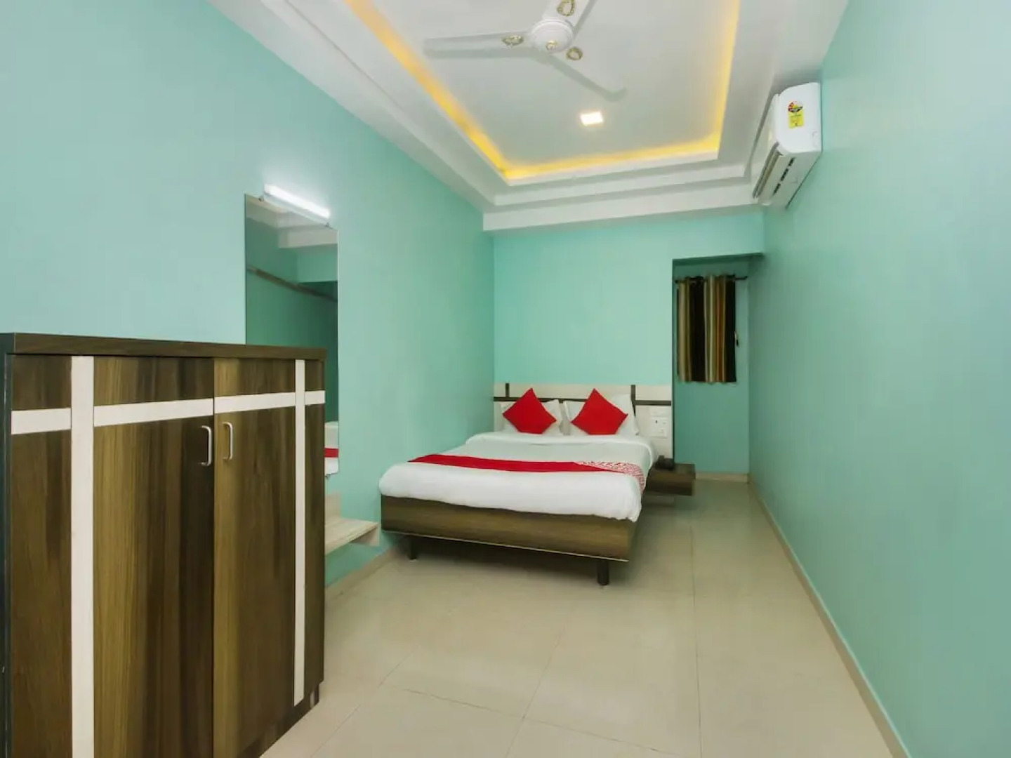 OYO 22918 Hotel Sadanand Mourya Lodging And Boarding
