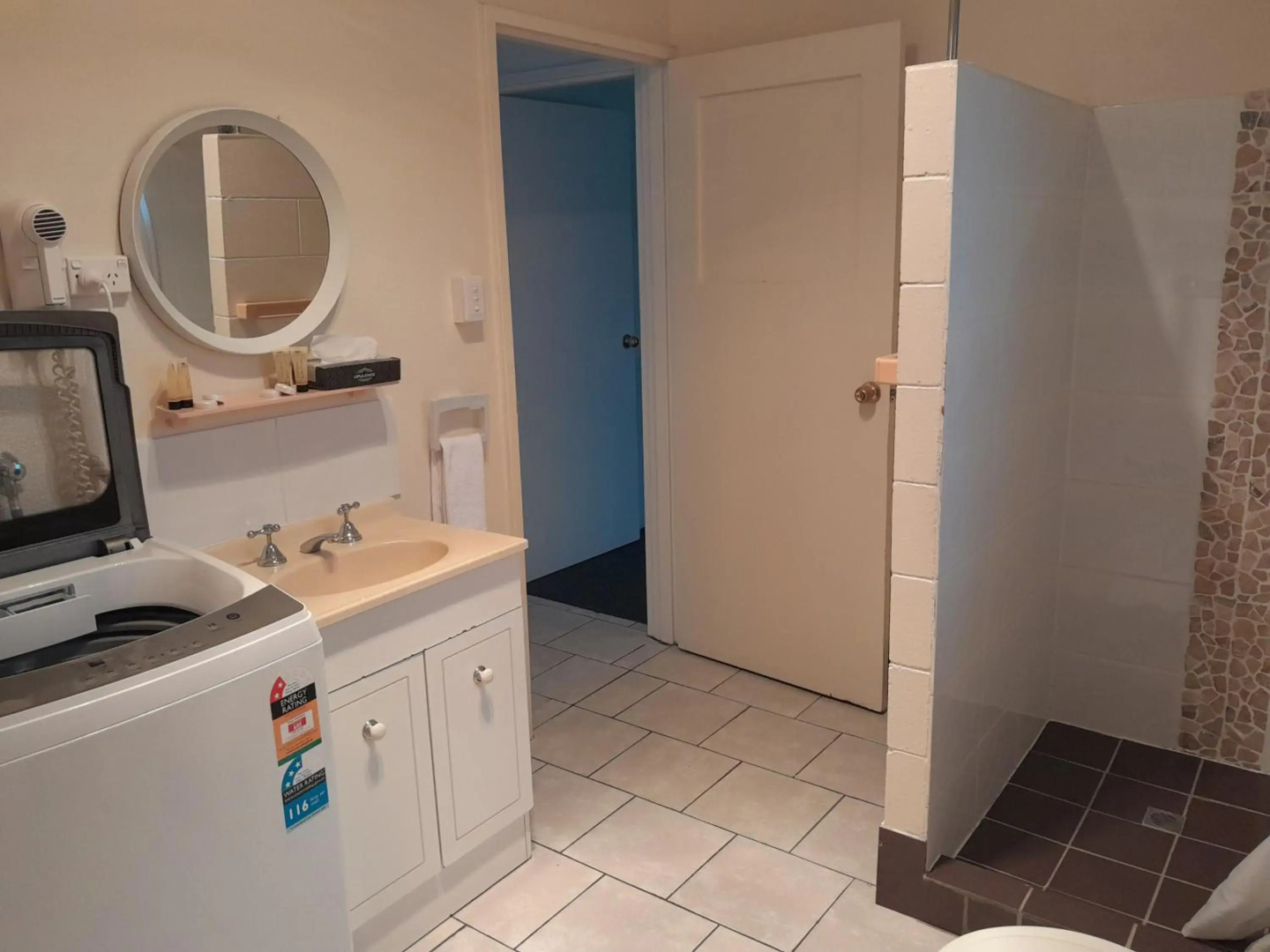 Murray Gardens Cottages & Motel