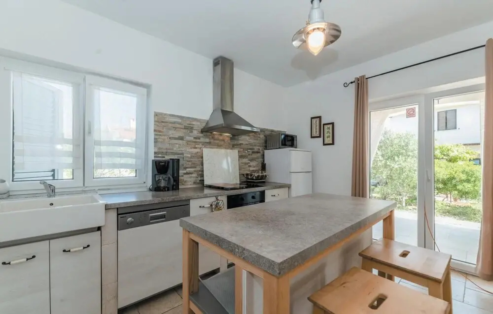 Amazing Home in Dobropoljana With 6 Bedrooms and Outdoor Swimming Pool