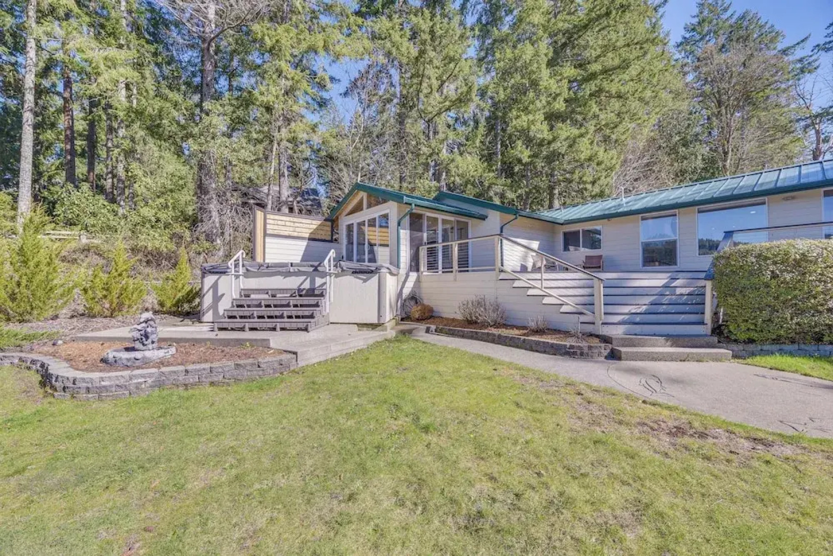 Waterfront Washington Getaway w/ Hot Tub & Deck!