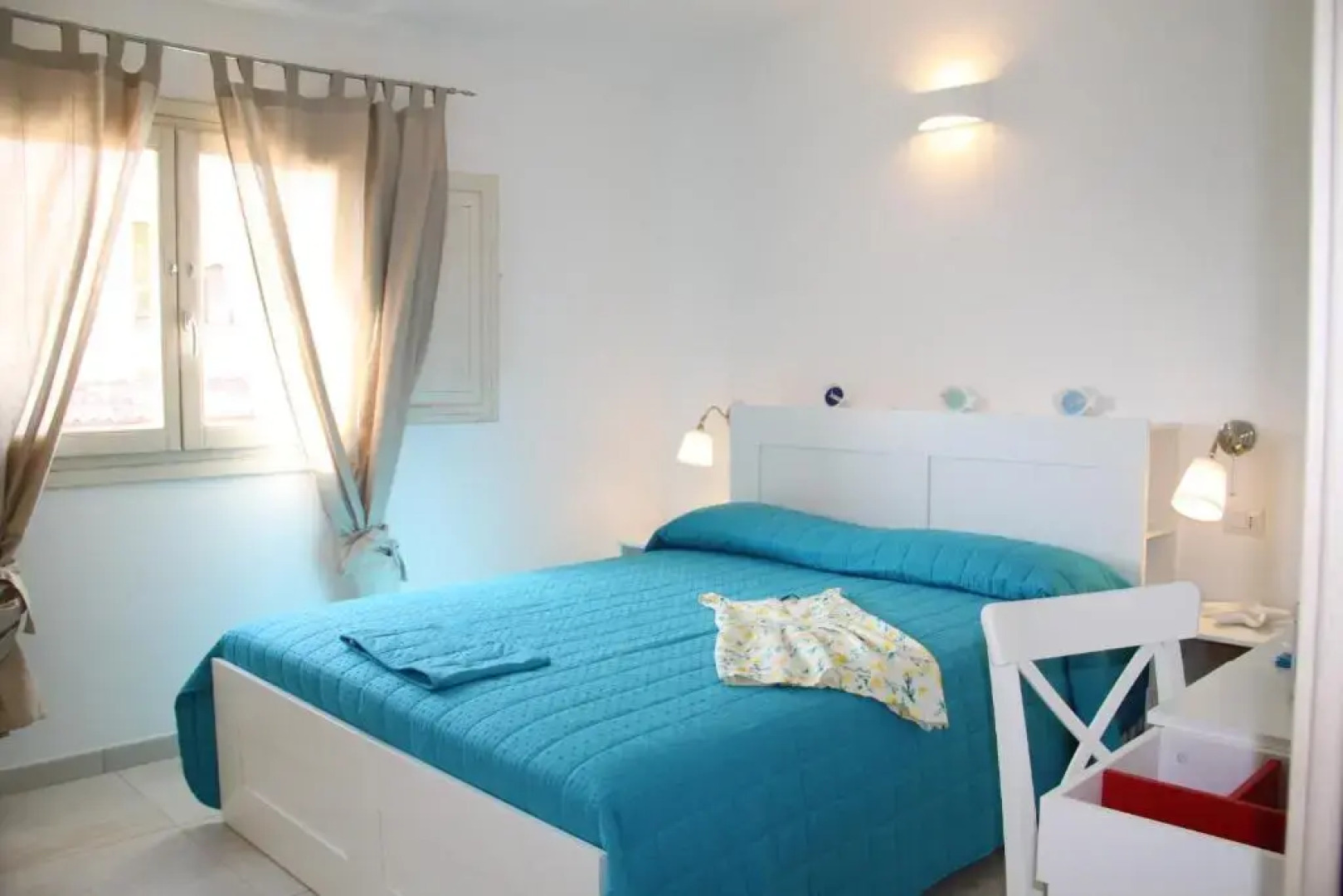 Turquoise & Wood Stylish House 23