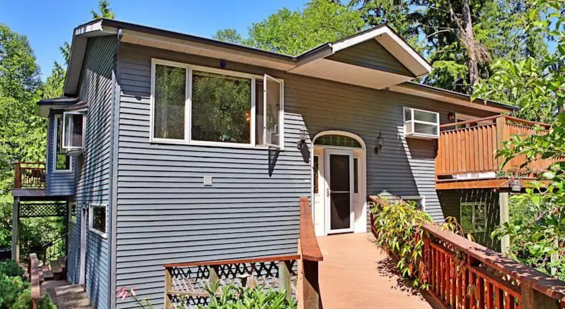 Alteros Waterfront Retreat